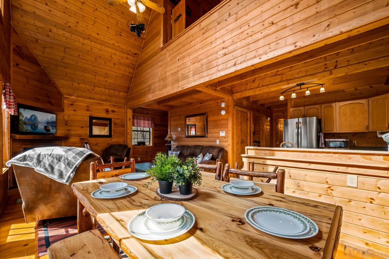 Great Smoky Mountains Cabin!, Secluded, Pet-kid Friendly! Holiday home Sevierville