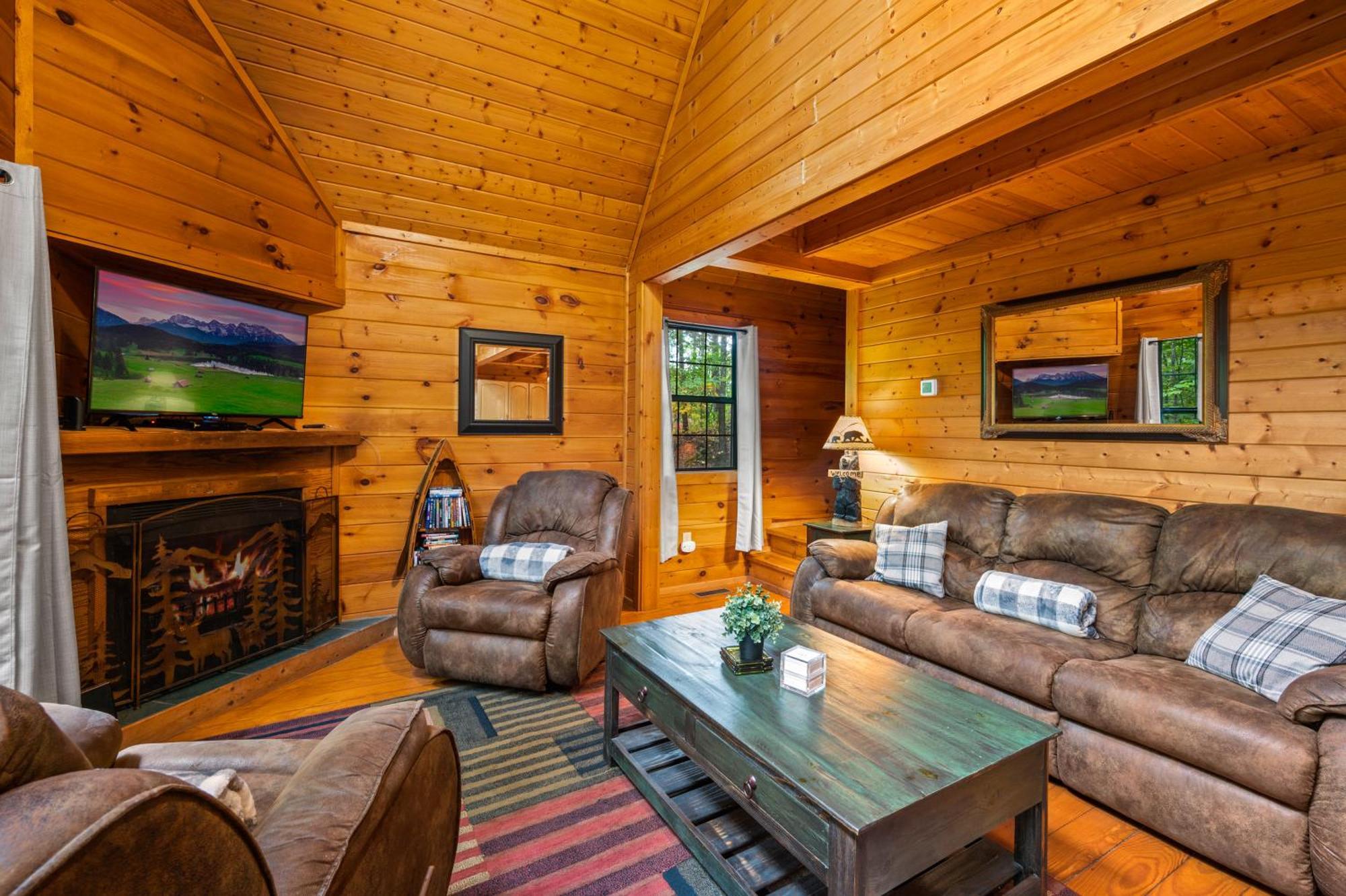 Great Smoky Mountains Cabin!, Secluded, Pet-kid Friendly! Sevierville